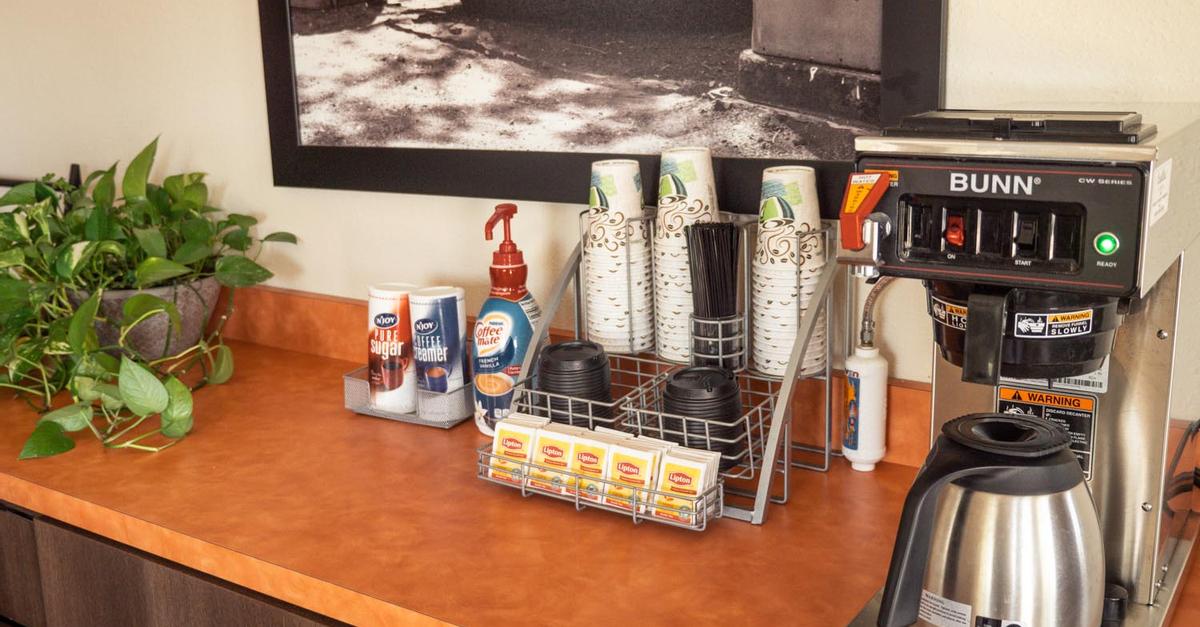 Hotel with Free Parking in Plainfield IN | White House Suites