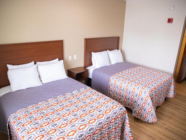 White House Suites | Plainfield | 4