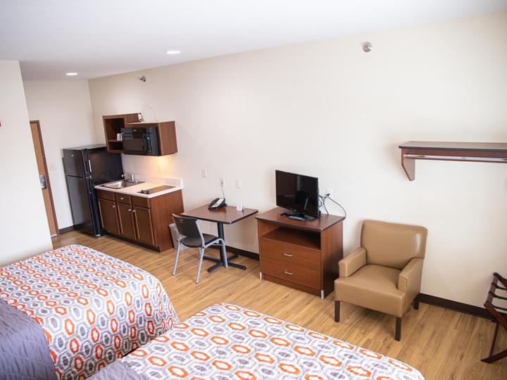 White House Suites | Plainfield | 6