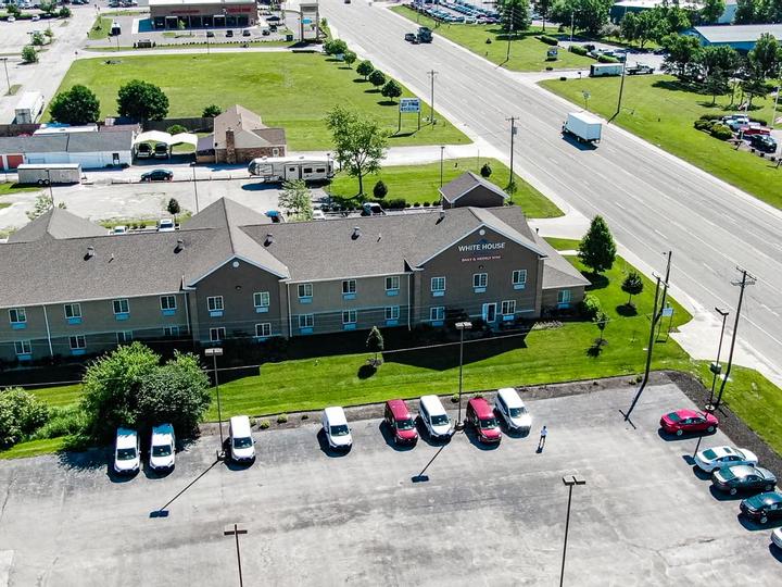 White House Suites | Plainfield | 3