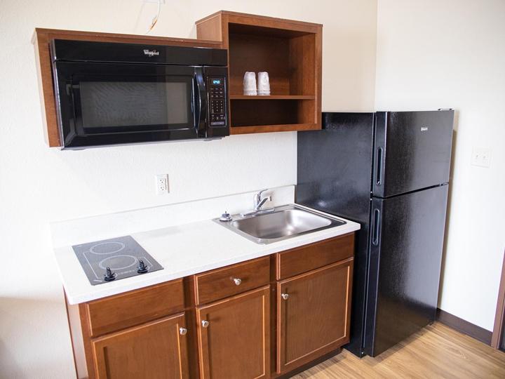 White House Suites | Plainfield | 7