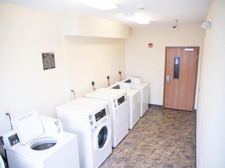 White House Suites | Plainfield | 4