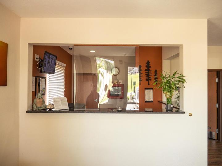 White House Suites | Plainfield | 1