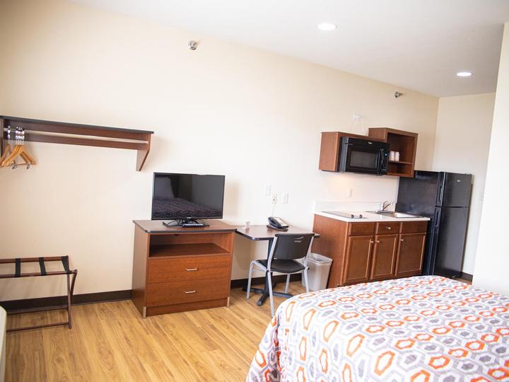 White House Suites | Plainfield | 10