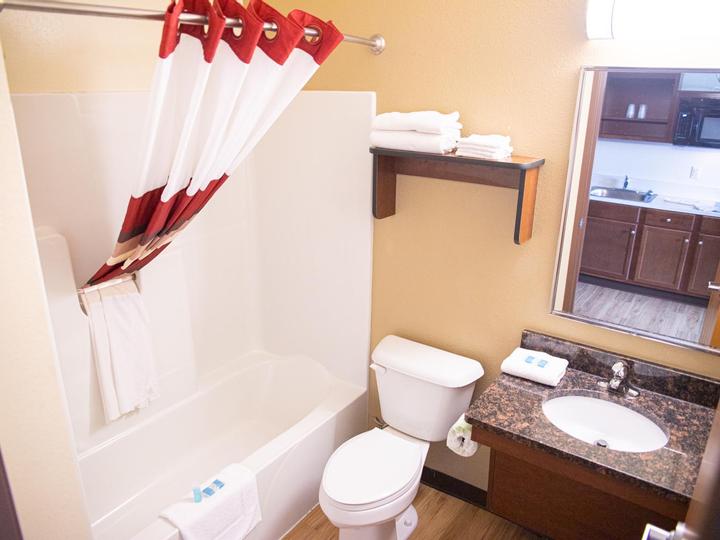 White House Suites | Plainfield | 3